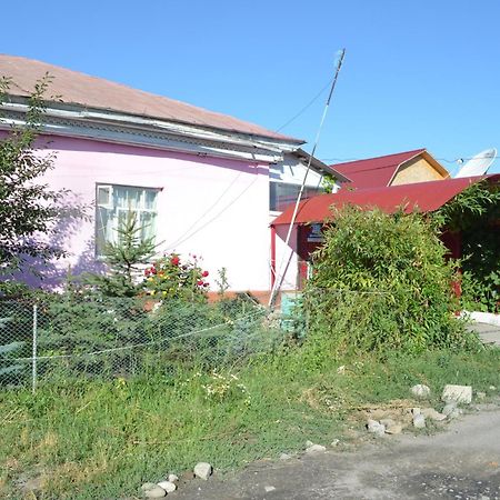 Guest House On Derbisheva Karakol Exteriér fotografie